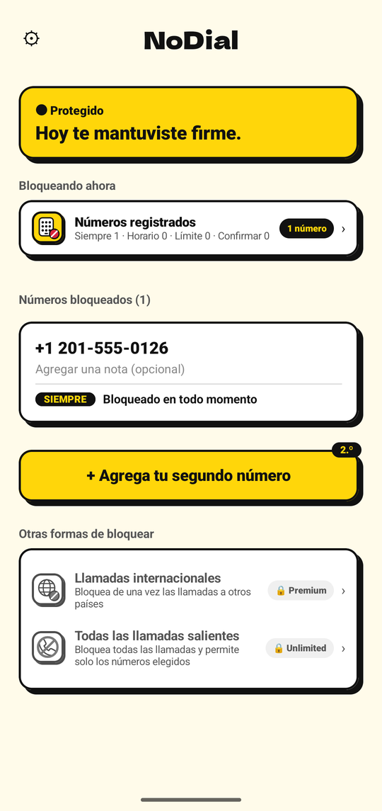 Pantalla principal de NoDial: Protegido, con un número bloqueado y su horario